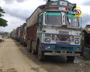 About 200 trucks stranded outside FCI Godown at Sangaiprou