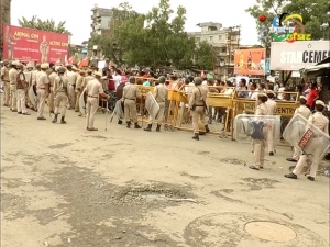 BJP workers attempt to storm the Assembly; More than 4 persons including 2 women injured in police action