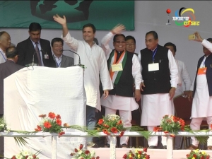 RAHUL GANDHI HITS BACK, ACCUSES PM MODI OF CORRUPTION